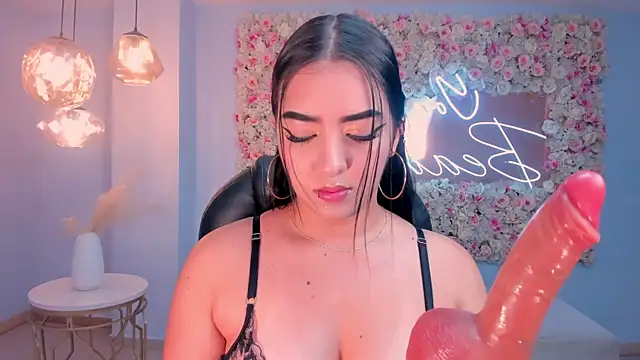 SophieLanne online show from February 12, 5:09 am