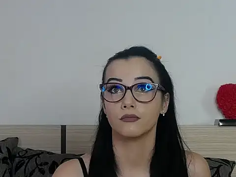 IvyCole online show from February 8, 9:02 am