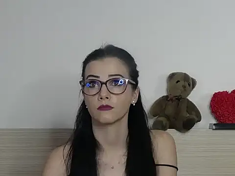 IvyCole online show from February 4, 9:23 am