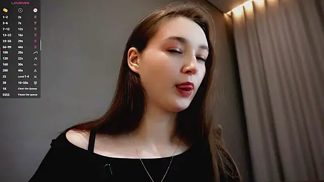 Eliravelvet online show from December 17, 6:34 pm