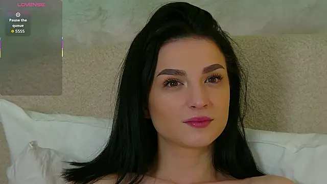 JuicyAzaria online show from February 2, 8:30 pm