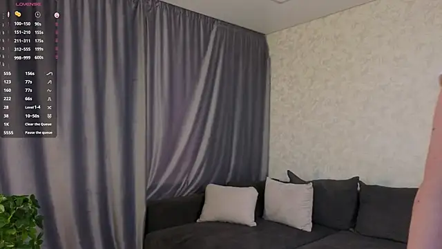 UmbraVelour online show from April 14, 1:11 pm