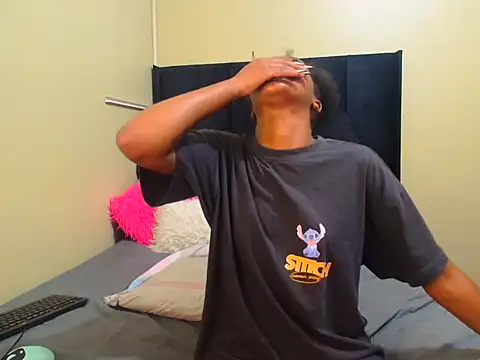 LisaBluexxx1 online show from April 6, 9:38 pm