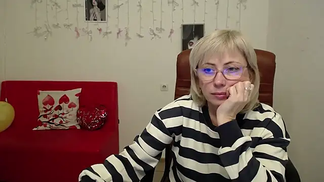 LaurenWishy online show from January 19, 1:40 pm