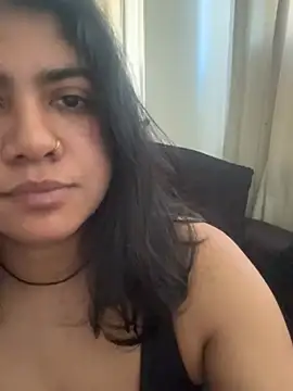 TiaBella  online show from April 25, 2:47 pm