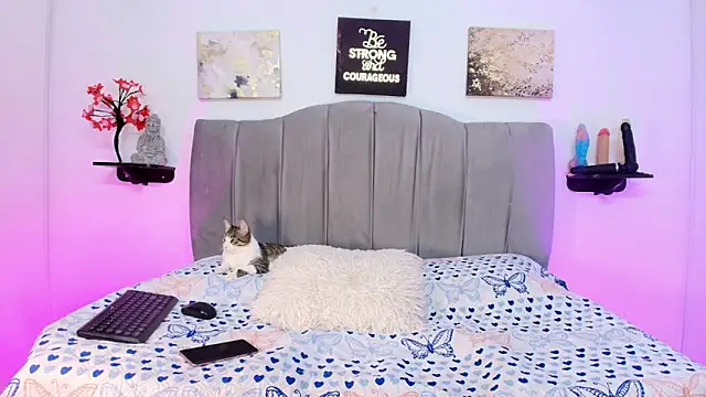 Maddy  Jones online show from February 20, 7:04 pm