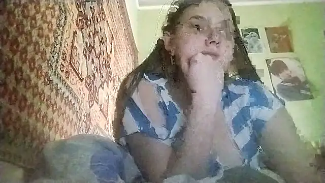 KikiBang online show from December 17, 8:02 pm