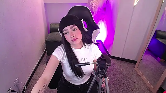 vallolett online show from February 5, 8:45 pm