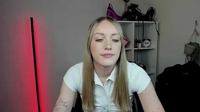 EvelynBlond online show from April 15, 3:12 pm