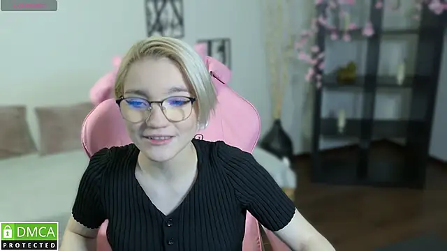 Megan Lora online show from December 1, 8:18 am