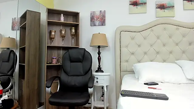 molly madisson  online show from February 23, 12:15 pm