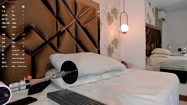 Alexa-Lynx online show from April 10, 5:02 am