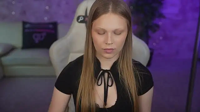 Charlotte Dreams online show from July 29, 3:01 pm