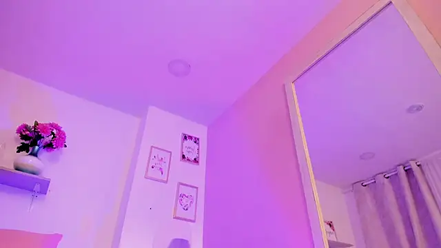 LauraRaider online show from March 18, 8:58 pm