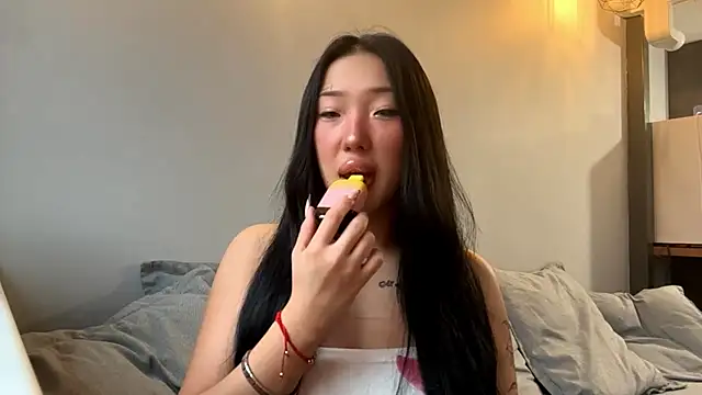 EIeniVanwart online show from November 26, 7:42 am