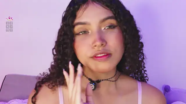 EloiseSweetxx online show from April 7, 6:43 pm