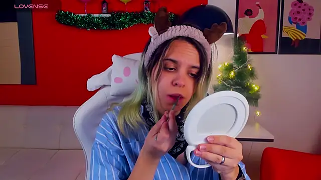 LiraBelle online show from December 19, 3:32 am