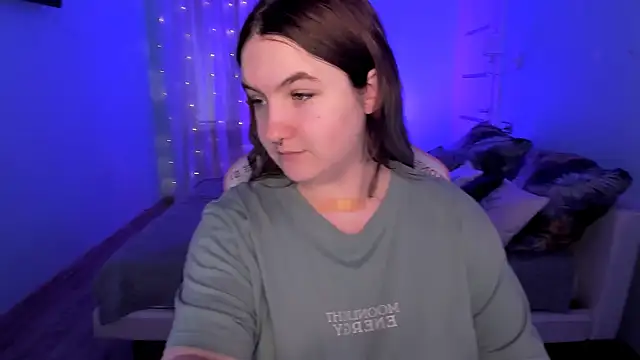 lovelyy julia online show from March 2, 8:10 am