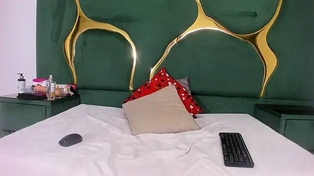 RoxanneBloom online show from February 26, 7:18 am