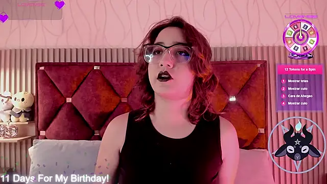 Kiri Velvet online show from May 4, 8:01 pm