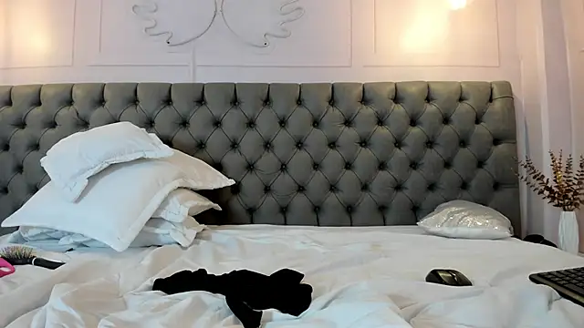 carol 69 online show from December 14, 8:03 pm