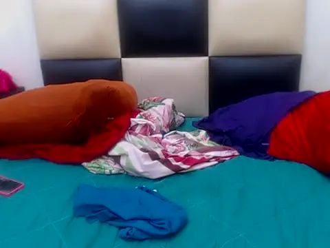 EMBER FOX online show from December 19, 4:32 pm