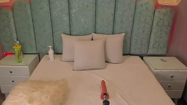 ninacrave  online show from January 6, 3:21 am