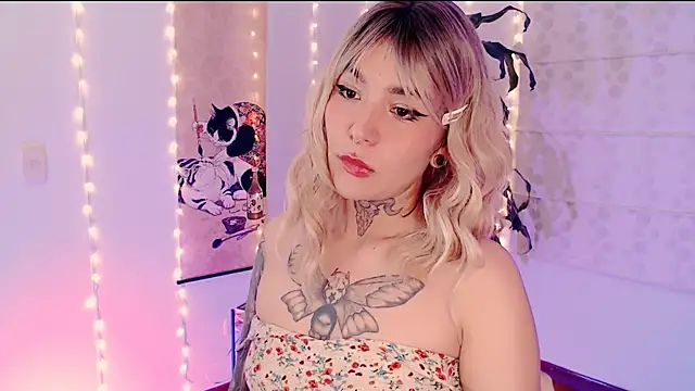 justmartina  online show from April 2, 3:04 am