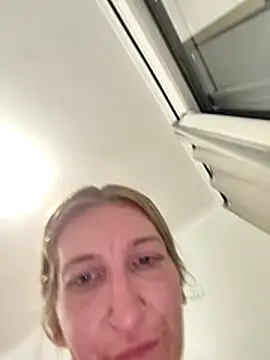 Skyme2713 online show from April 1, 9:01 pm