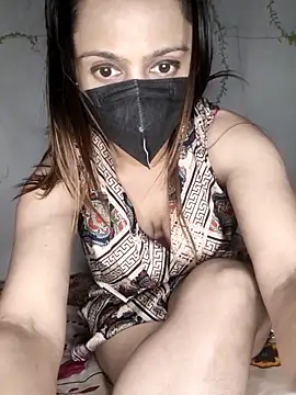 HONEY BEBS online show from February 26, 4:50 pm