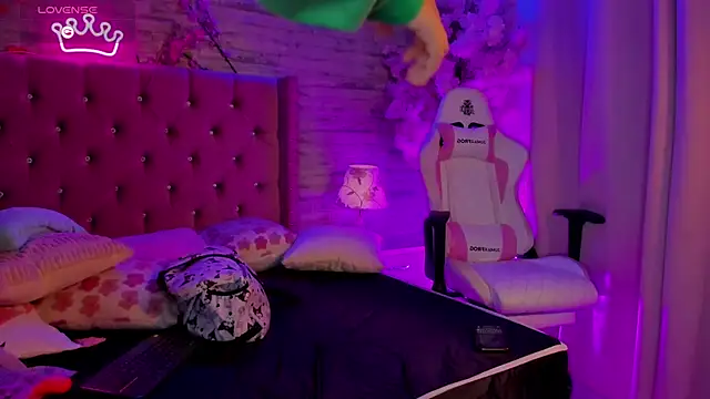 MoliBunny online show from April 24, 8:28 am