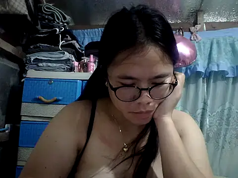 xxdreamgirl69 online show from May 27, 1:57 am