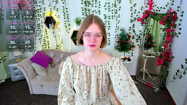 Mia Mooore online show from December 14, 1:39 pm