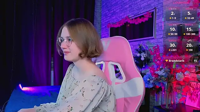 Mia Mooore online show from December 21, 1:48 pm