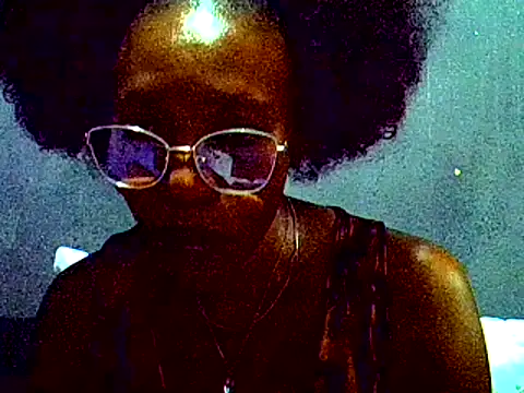 PreettyTee online show from April 12, 2:14 am