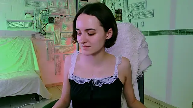 KateWillows online show from February 11, 9:00 am