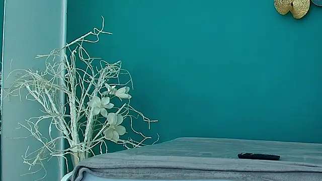 RoxanneJoy online show from April 1, 4:35 am