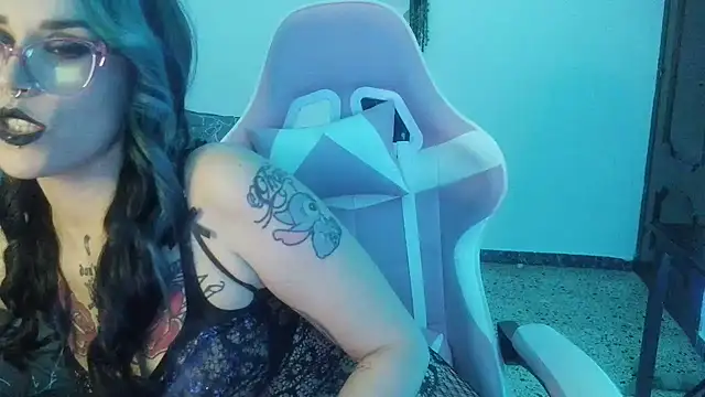 blackrose1997 online show from April 1, 1:01 pm