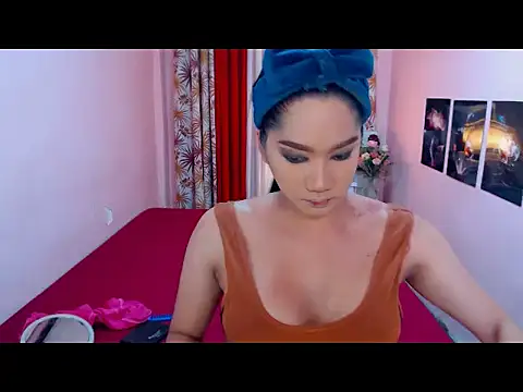 UrScreenGoddess online show from April 18, 10:31 pm