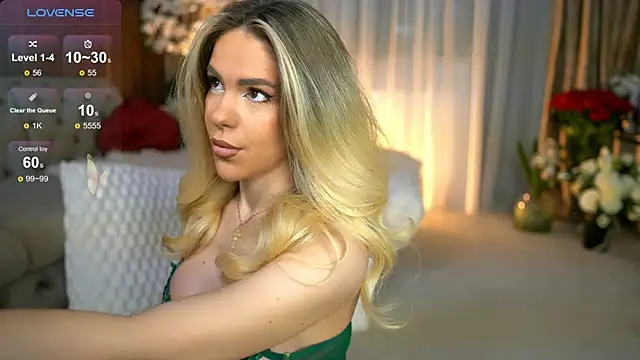 ChloeVelvetx online show from March 11, 9:28 pm