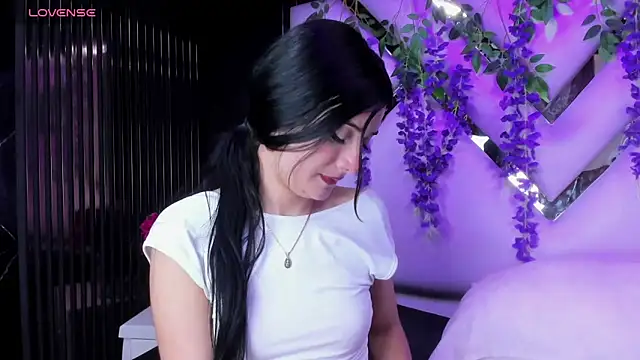 liinzy rouse69 online show from March 31, 2:50 pm