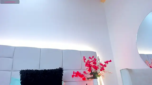 MajoLinares online show from April 6, 7:15 pm