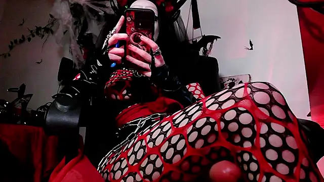 EmpressMorrigan online show from April 21, 12:23 pm