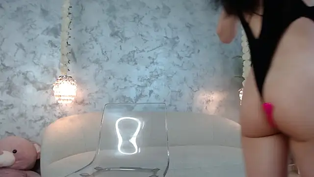 SilviaVanda online show from April 18, 6:05 am