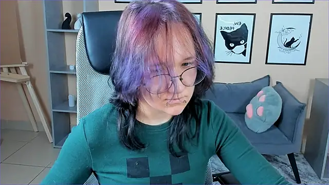 Sylvia Reed online show from January 8, 10:19 am