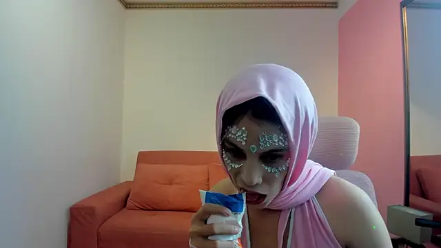 AdrianaTorres  online show from April 9, 2:22 pm