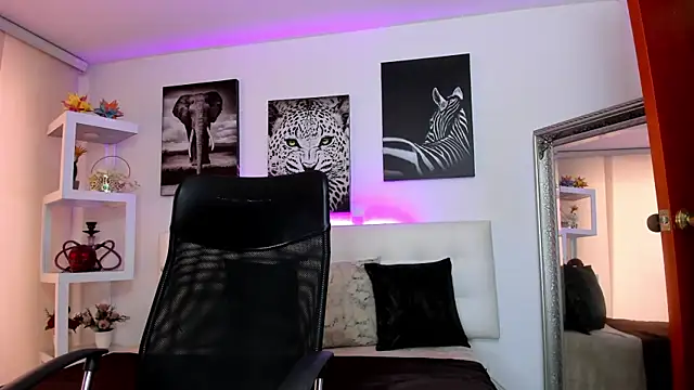 mialiore online show from February 14, 1:24 pm