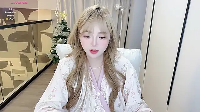 Star-XinX online show from March 8, 10:41 am