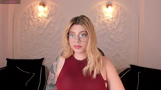 MadisonKane online show from April 2, 11:08 am