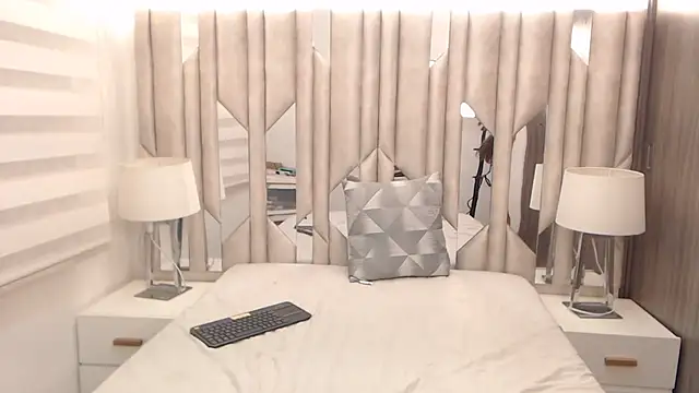 KcristalWhite online show from March 20, 12:04 am